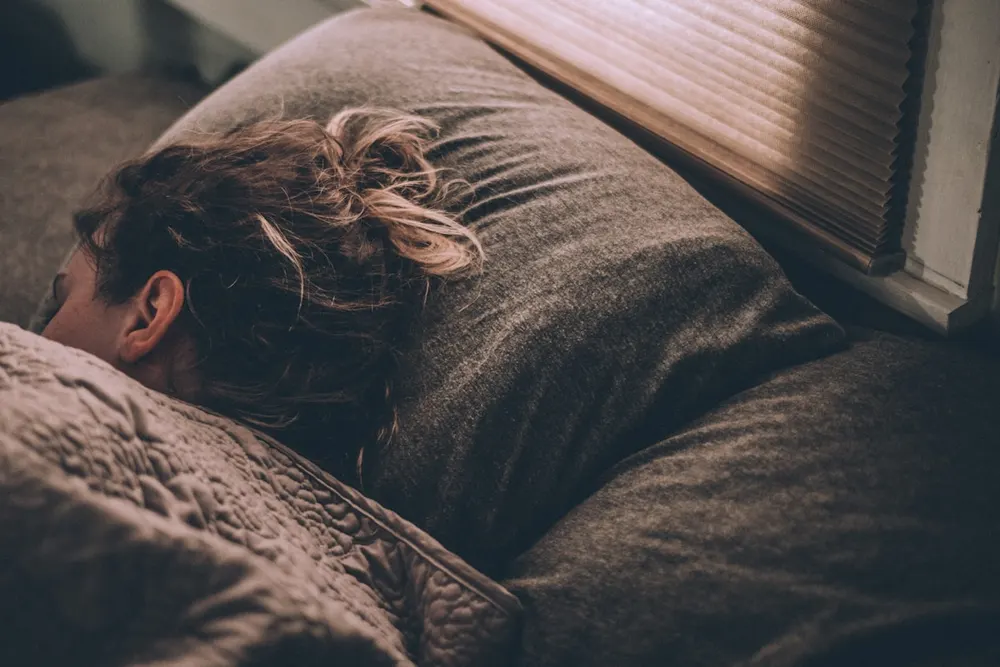 Personne dormant paisiblement, sommeil serein retrouvé
