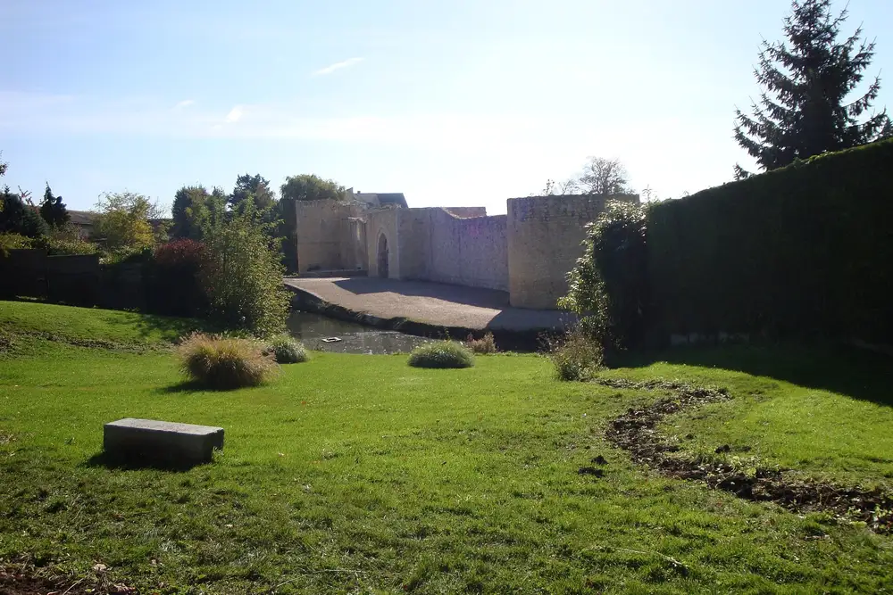 le château fort — Brie-Comte-Robert, secteur d'intervention détection canine punaises de lit