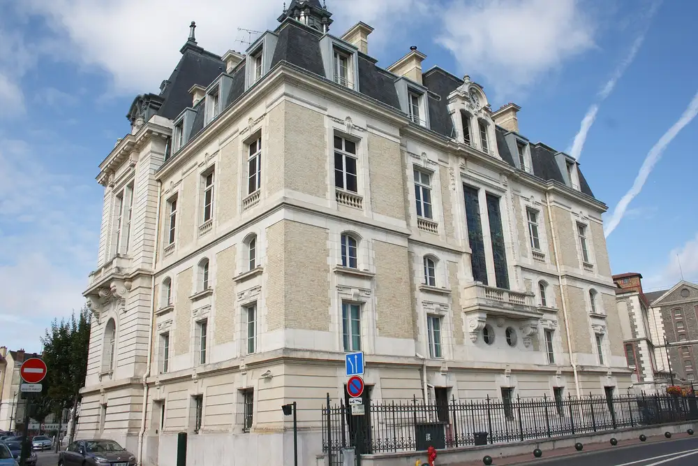 l'hôtel de ville — Corbeil-Essonnes, secteur d'intervention détection canine punaises de lit