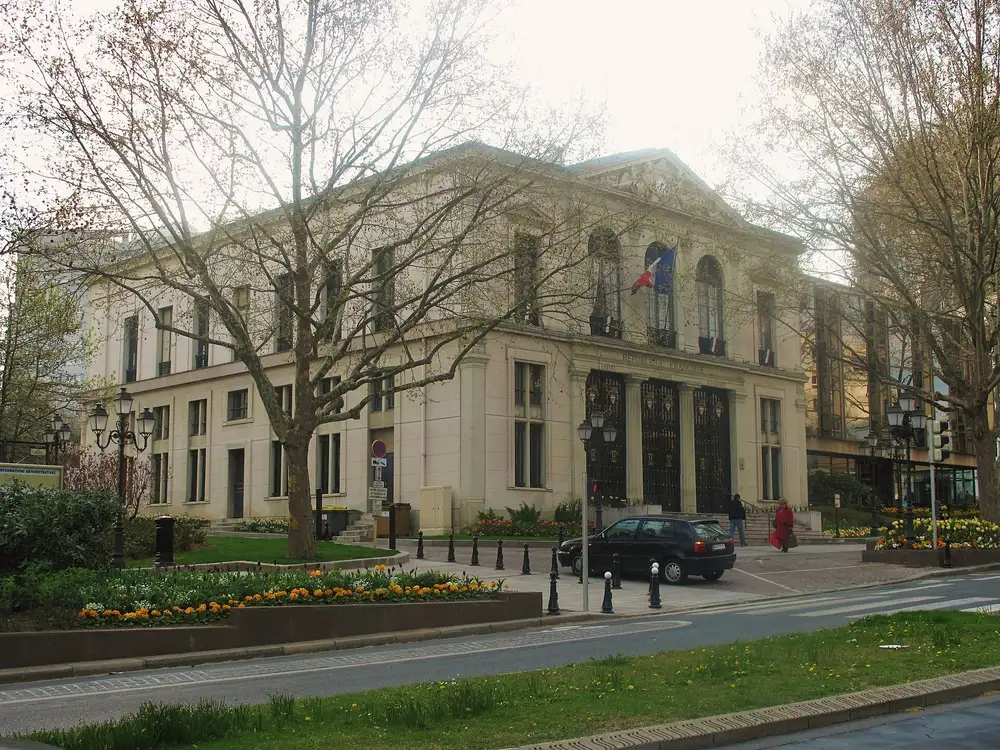 l'hôtel de ville — Courbevoie, secteur d'intervention détection canine punaises de lit