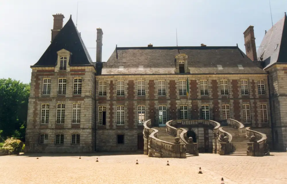 le château de Courances — Évry-Courcouronnes, secteur d'intervention détection canine punaises de lit