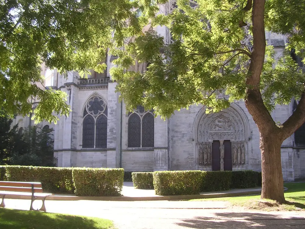 la basilique de Saint-Denis — Le Blanc-Mesnil, secteur d'intervention détection canine punaises de lit
