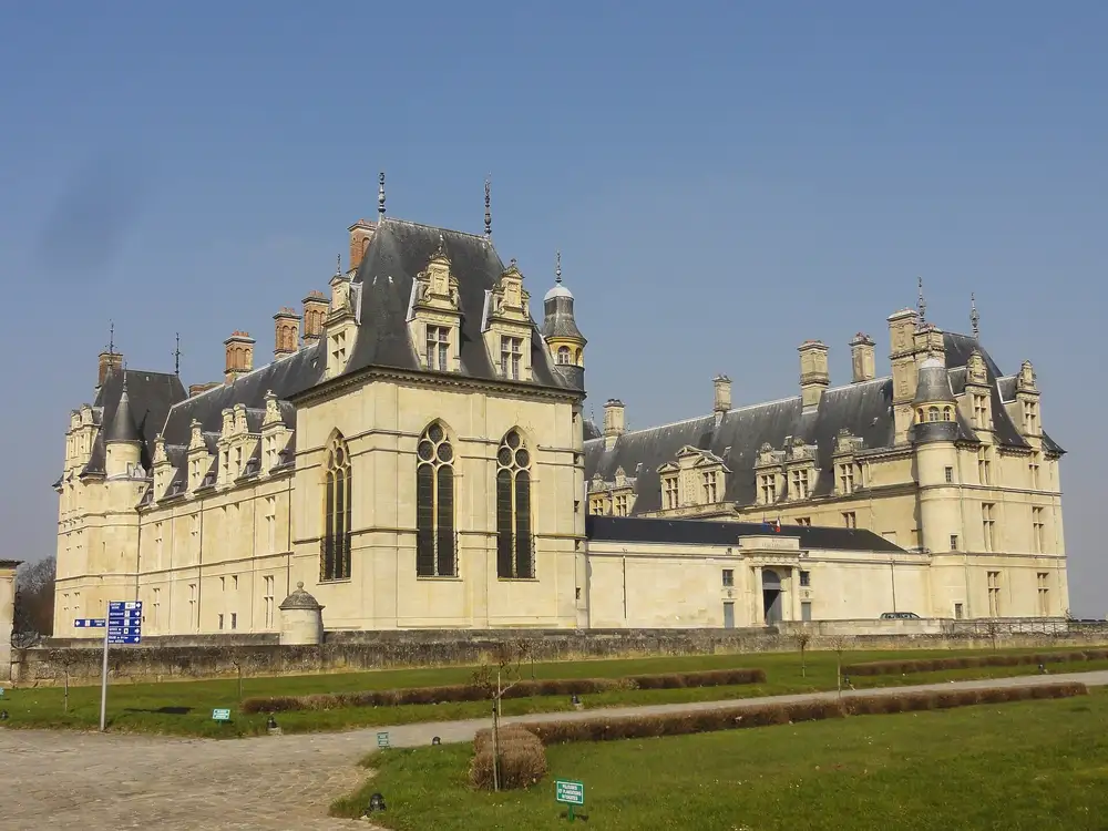 le château d'Écouen — Argenteuil, secteur d'intervention détection canine punaises de lit
