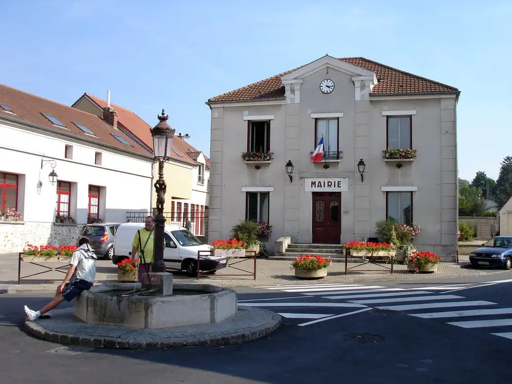 la mairie et sa fontaine — Frépillon, secteur d'intervention détection canine punaises de lit