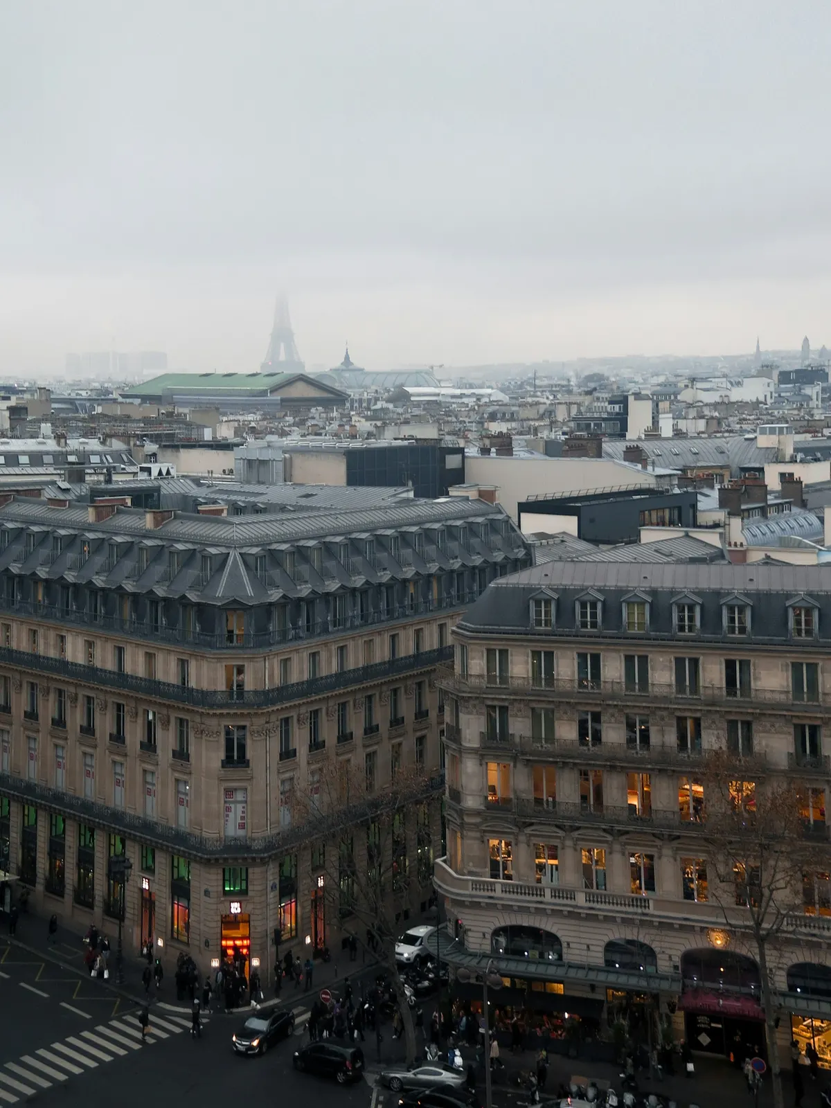 Toits et façades d'immeubles parisiens, cœur de notre zone d'intervention