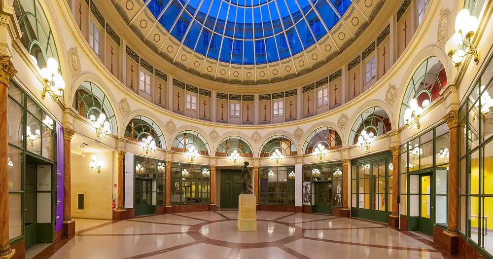 une galerie couverte — Paris 2e, secteur d'intervention détection canine punaises de lit
