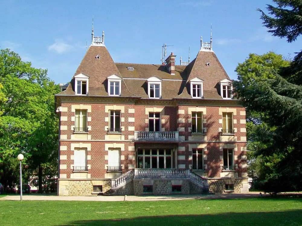 l'hôtel de ville — Survilliers, secteur d'intervention détection canine punaises de lit