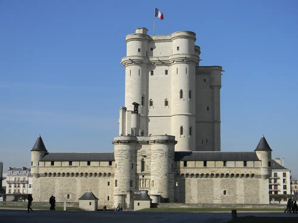 le donjon du château — Vincennes, secteur d'intervention détection canine punaises de lit